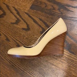 Cole Haan size 10 beige patent leather wedges